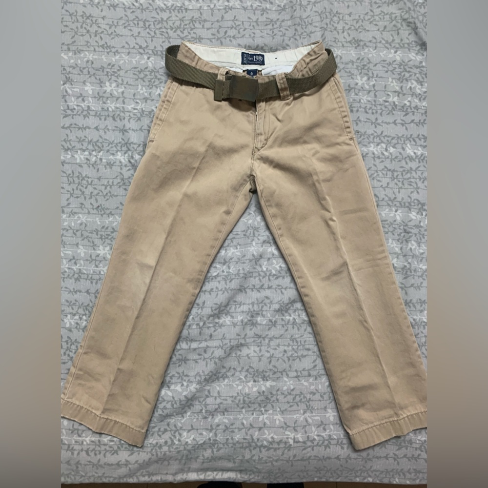 Childrens place brand boys chinos pants. Tan color, like new with belt. Size 6.